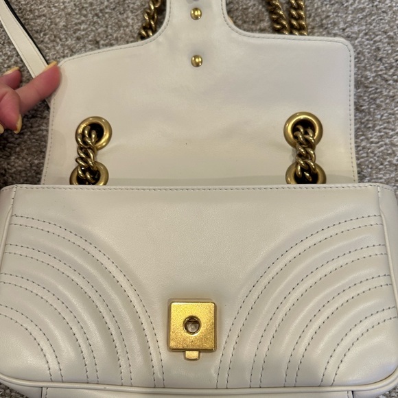 Authentic Gucci Small Marmont Bag in White Leather - Picture 3 of 6